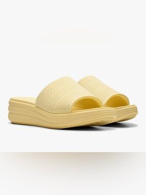 Cloudsteppers by Clarks “Drift Twist” Pale Yellow Slide Sandals